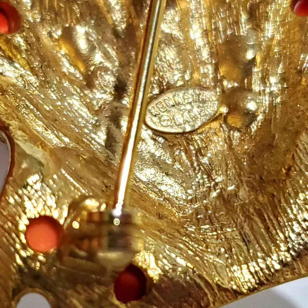 Beautiful Undersea KENNETH LANE Jeweled Scallop Seashell Brooch
